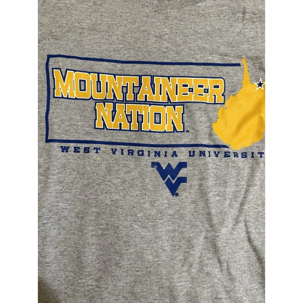 Captivating Men's Size Medium T Shirt  West Viginia Short Sleeve NCAA Team Logo